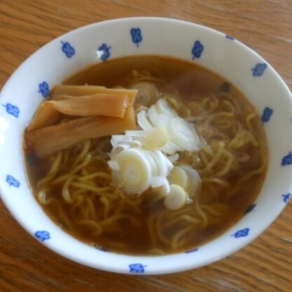 具が無くて葱とメンマだけというシンプルなラーメンになってしまいましたが、スープが程よい塩梅でおいしく食べられました！レシピありがとうございました♪